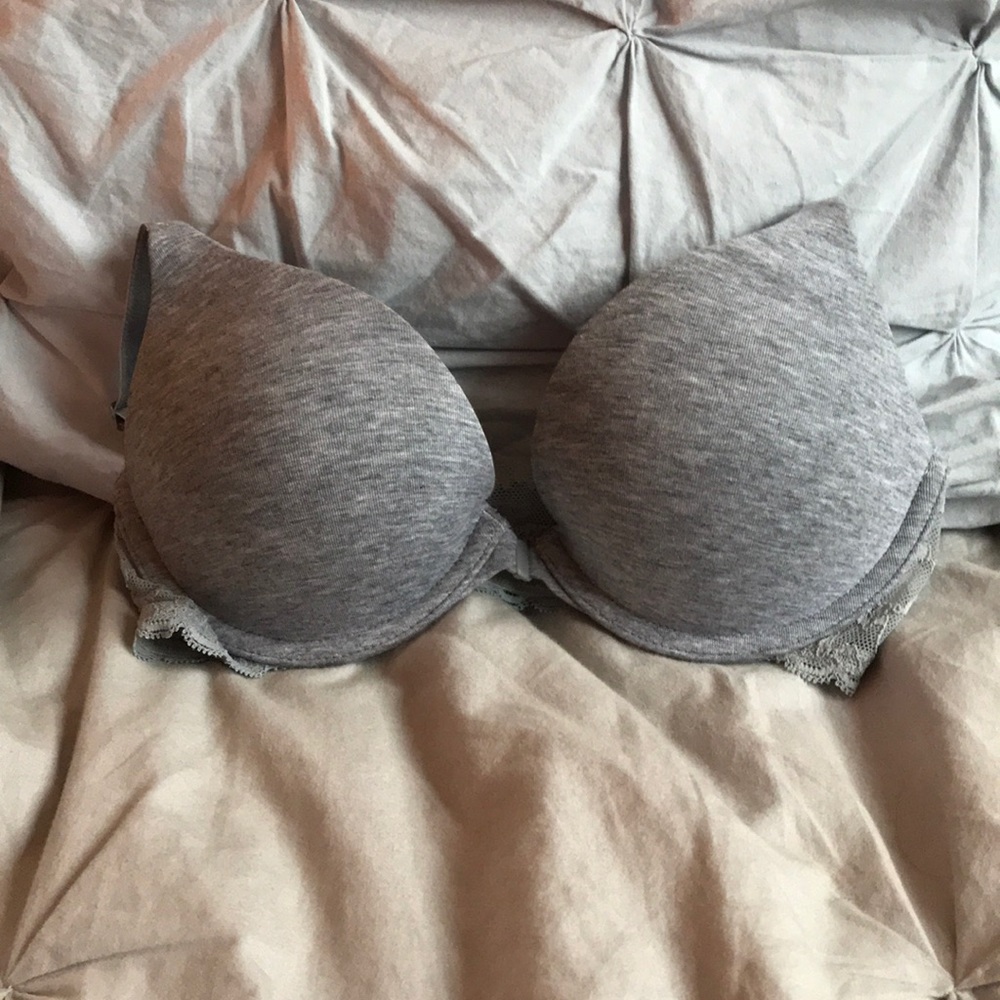 Grey VS Bra